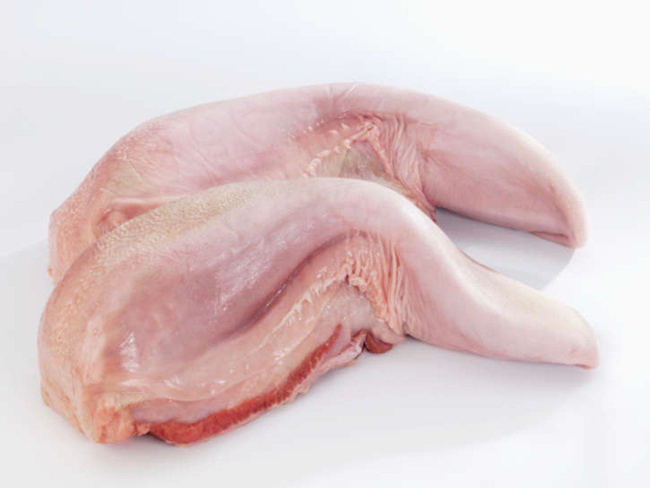 Beef Tongue 1kg Fresh & Cleaned – 新鮮で洗浄済み牛タン 1kg ハラール認証済み - Premium Halal Food Product
